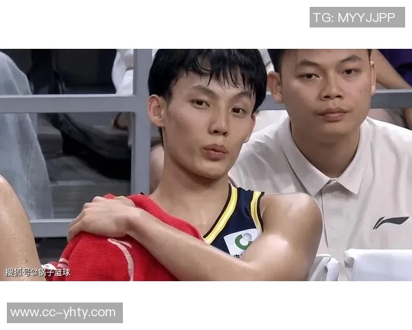 徐杰遭遇膝盖撞击半场表现不佳仅得1分1板1助离场受伤